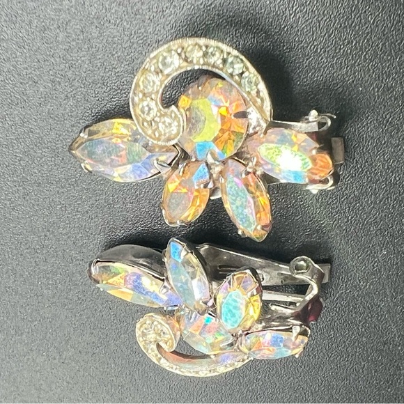 VINTAGE SIGNED WEISS CLEAR RHINESTONE CLIP ON EARRINGS - Picture 11 of 11